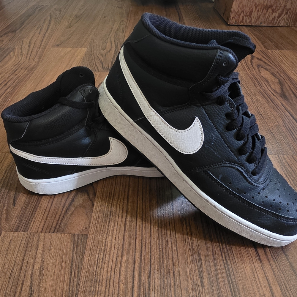 Nike Black and White Sneakers for Everyday Style